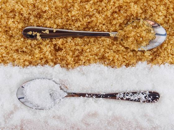 Třtinový cukr je sice vyzdvihovaný, ale oproti klasickému cukru to není moc velká výhra.