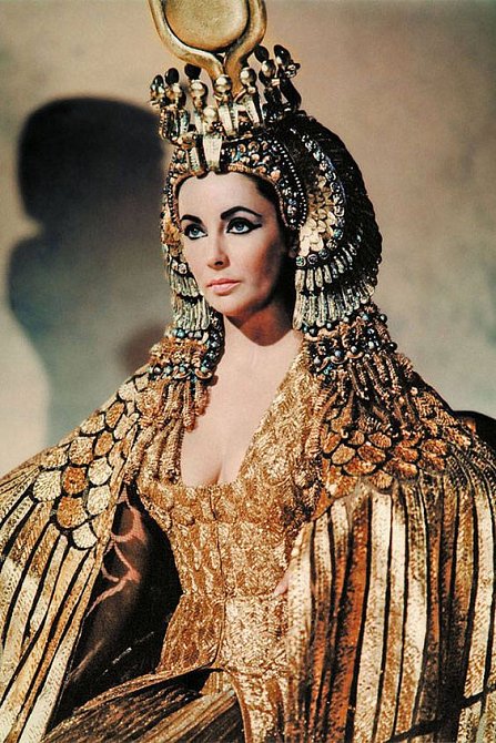 Elizabeth Taylor jako Kleopatra