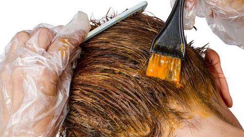 Barvení vlasů: Tipy jak to snadno a rychle zvládnout doma