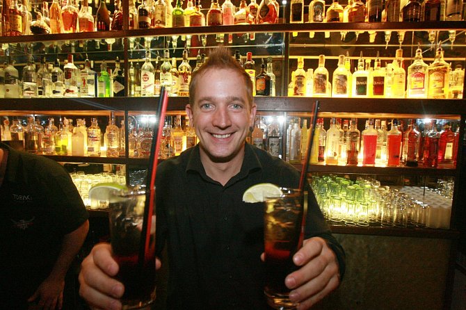 Martin Kocián si otevřel bar.