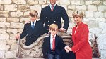 Princ Harry se nechal slyšet, že se mu od rodičů v dětství nedostávalo lásky.