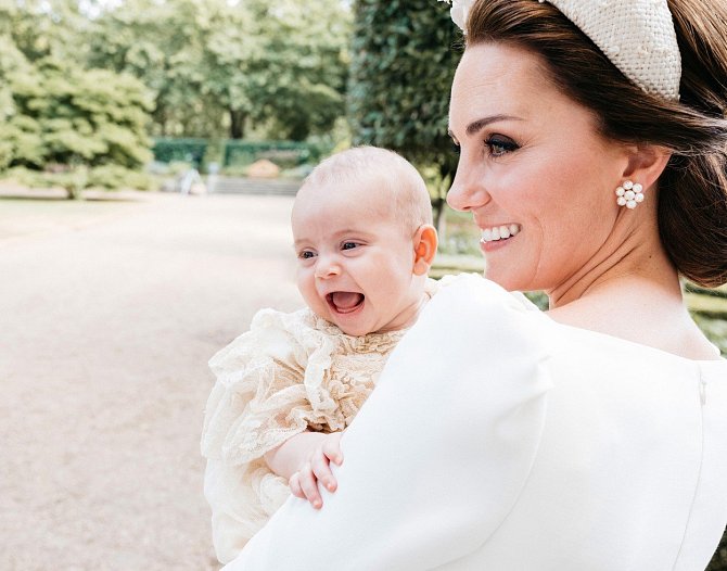 V dubnu se Kate narodilo třetí dítě, princ Louis.