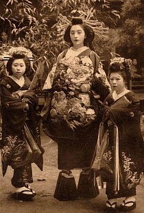 Tajemství japonských gejš: Spaly na špalku a původně byly muži