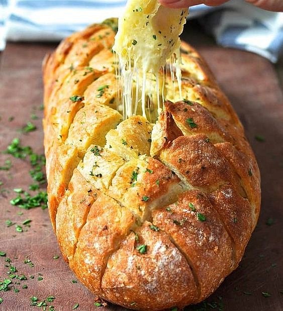 Chleba je základem jídelníčku.