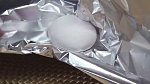 V mikrovlnce si také můžete vajíčko uvařit! Stačí jej zabalit do alobalu...
