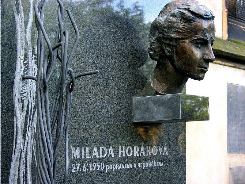 Milada Horáková má provizorní hrob na pražském Vyšehradě.