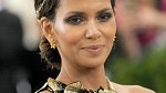 Halle Berry - Nar. 14. 8. 1966 Cleveland, Ohio, USA