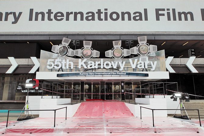 V Karlových Varech začal 55. ročník filmového festivalu.