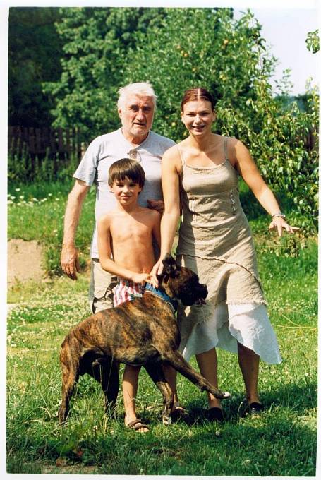 Pavel Landovský s manželkou Markétou a synem.