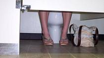 Návod, jak se chovat na veřejných toaletách, aby jejich použití nebylo zdraví škodlivé