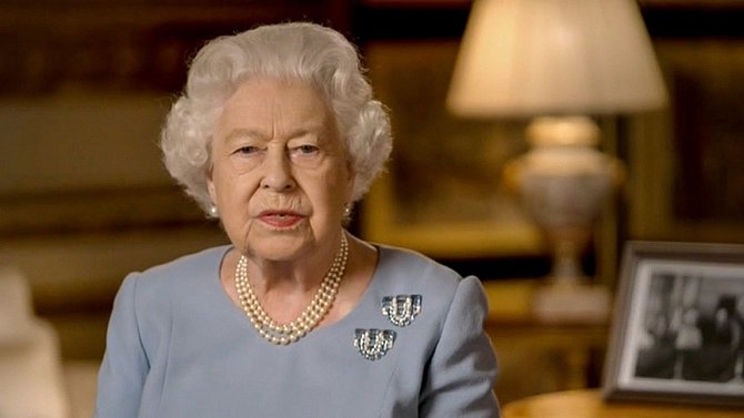 Královna Alžběta II. v soukromí podpořila Ukrajinu. 