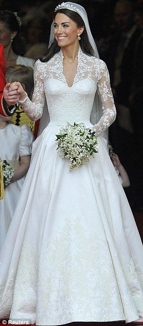Všichni mají v paměti úchvatné šaty vévodkyně Kate.