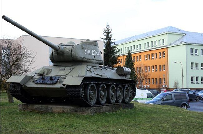 Vojenská škola v Moravské Třebové je internátní. Od pondělí do pátku studenti zůstávají zde, o víkendech mohou odjet domů.