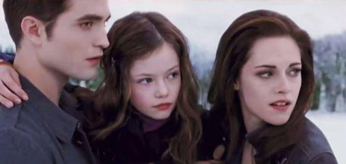 Mackenzie Foy - Tuto dívenku jistě znají fanoušci upírské ságy Stmívání, kde ztvárnila dceru Belly a Edwarda.