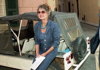 Brigitte Bardot: Jak vypadala dříve a jak vypadá a co dělá… | Kafe.cz