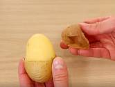 Návod na jednoduché loupání brambor. Už nikdy to nebudete dělat jinak!