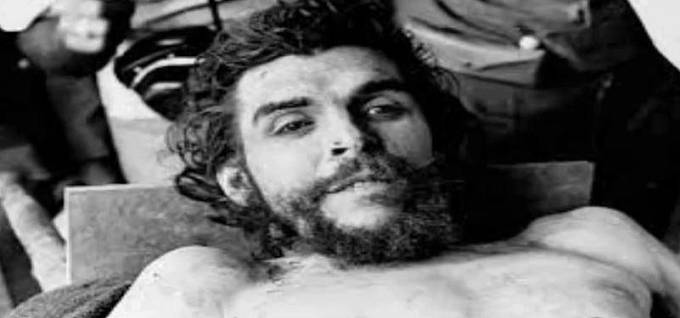 Che Guevara - symbol jedné éry zemřel následkem střelby 9. října 1967. Střelili ho devětkrát.