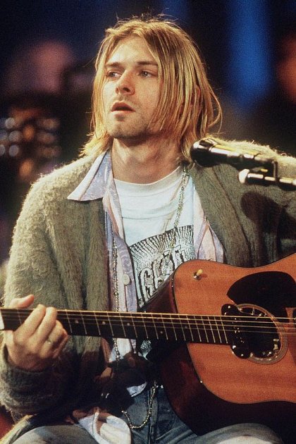 Svetr Kurta Cobaina se vydražil za 8 milionů. Od jeho smrti se válel ve  špíně - Šíp