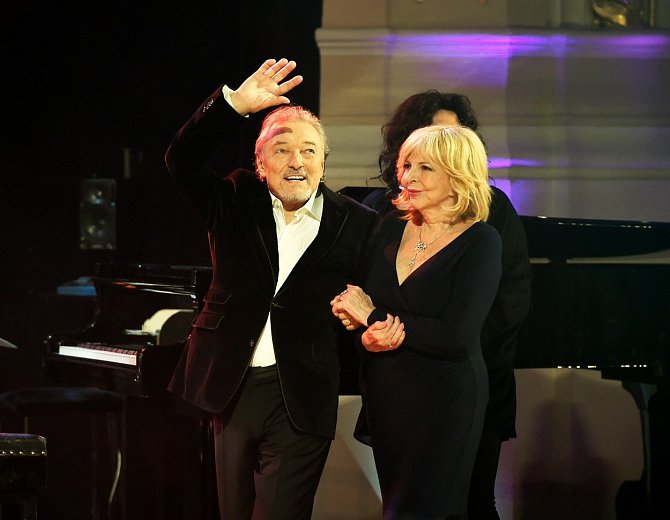 Karel Gott a Hana Zagorová byli absolutními hvězdami české hudební scény. 