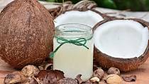 Kokosový olej je univerzální pomocník v péči o tělo.