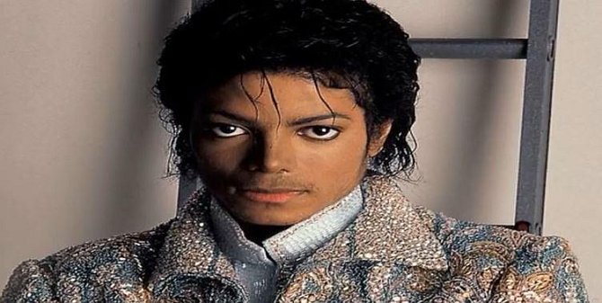 Michael Jackson - zemřel 25. června 2009 podle všeho z důvodu nešťastné kombinace léků.
