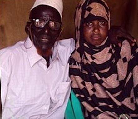 Ahmed Mohamed Dore a jeho o 95 let mladší manželka Safia Abdulleh.
