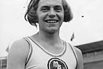Dora Ratjen závodila na olympijských hrách, které proběhly v roce 1936 v Berlíně. Skončila čtvrtá ve skoku vysokém, na následujícím mistrovství Evropy získala zlato a překonala světový rekord. Brzy ale vyšlo najevo, že Dora není ?...