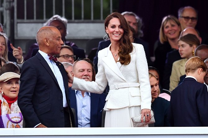 Kate Middleton na jubilejním koncertu k 50. letům panování královny Alžběty II..