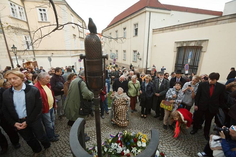 Nedávno byl odhalen pomník připomínající její odvahu.