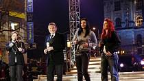 Bára Zemanová si s kolegyněmi ze SuperStar zazpívala s Karlem Gottem