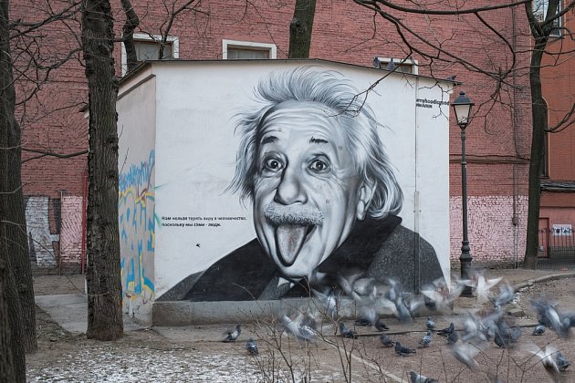 Snímek vyplazeného jazyka Alberta Einsteina se dočkal mnoha dalších ztvárnění.