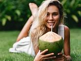 Nejvíce kokosové vody najdete v ještě zeleném kokosovém ořechu.