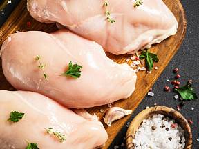 Jak připravit kuřecí prsa, aby byla šťavnatá a křehká?