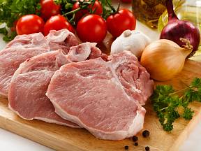 Překvapte rychlým obědem a udělejte vepřové maso na cibuli.