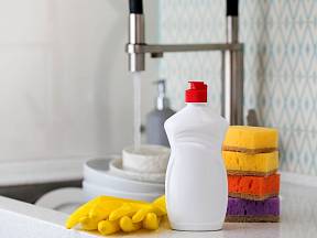 Je vaše houbička na mytí nádobí skutečně čistá?