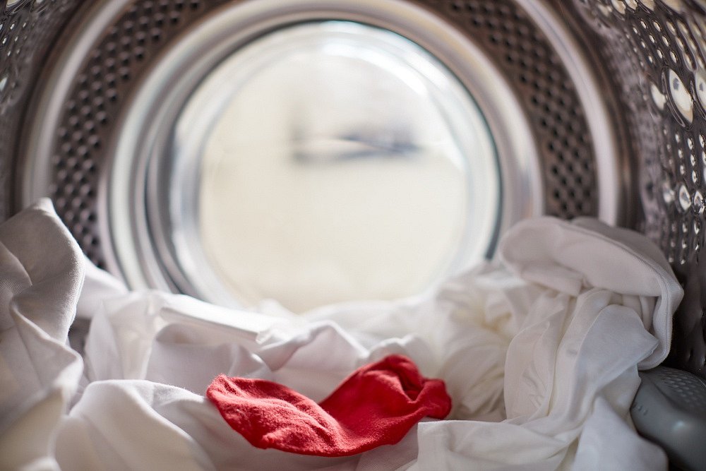 Jak vybělit obarvené bílé prádlo?