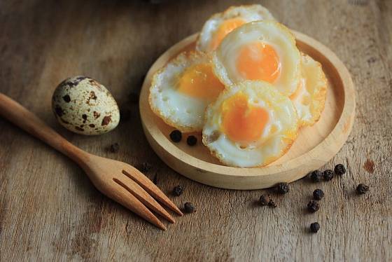Křepelčí vajíčka jsou drobná, ale vynikající a nutričně hodnotná