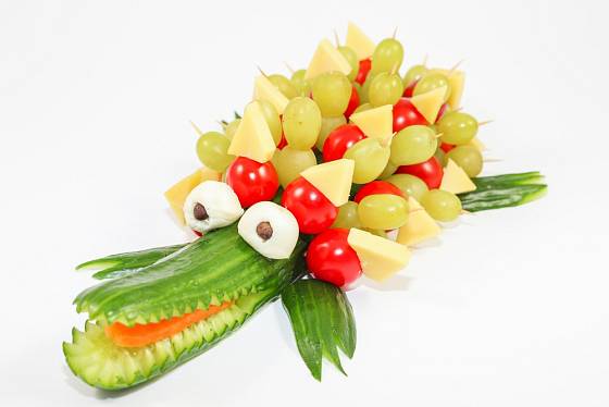 Krokodýl ze salátové okurky potěší hlavně děti.