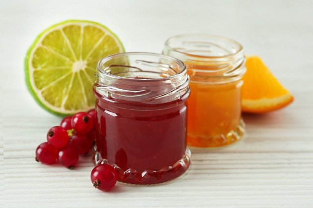 Experimentujte s marmeládami. K lineckému cukroví se nejvíce hodí kyselejší džemy, co zkusit citronový?