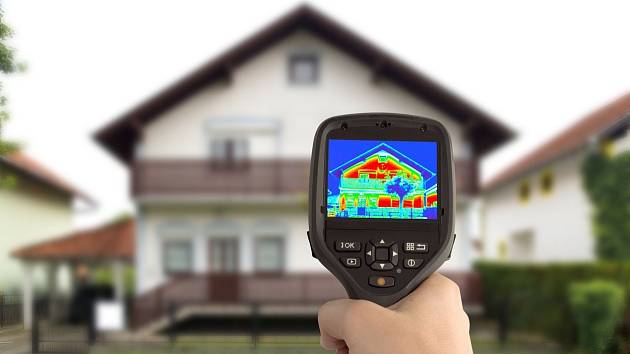 Pomocí termokamery zjistíte místa na domě, kudy uniká teplo a kde jsou tepelné mosty.
