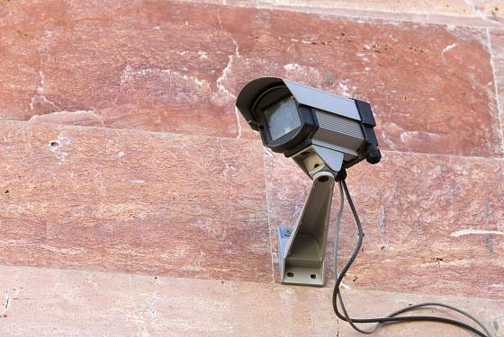 Někdy postačí i maketa kamery, která odradí zloděje