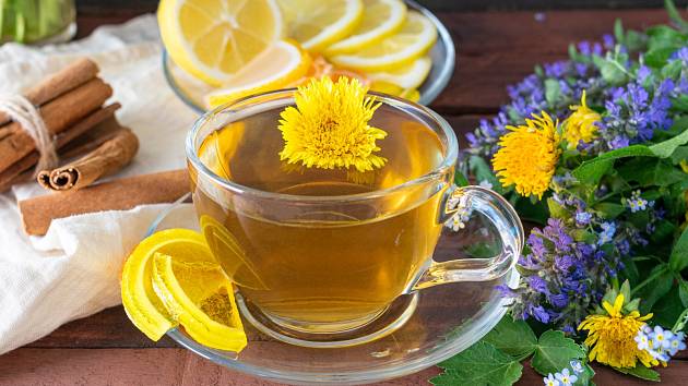 Připravte si posilující čaj, který očistí vaše tělo v každém věku, i po padesátce. 