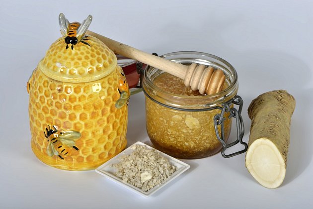 Křenový med vám dodá spoustu vitaminů.