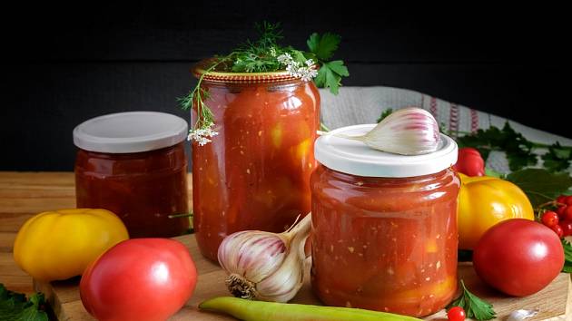 Lečo do sklenic je skvělým způsobem, jak zpracovat rajčata a papriky.