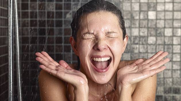Sprchování ve studené vodě pomůže nejen vašemu zdraví.