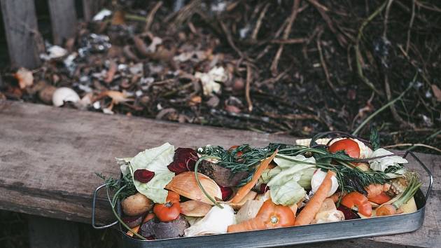 Založte si na podzim kompost a využijte velké množství odpadu ze zahrady.