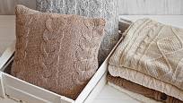 Polštáře z pleteniny jsou skvělou dekorací bytu pro zimní období.