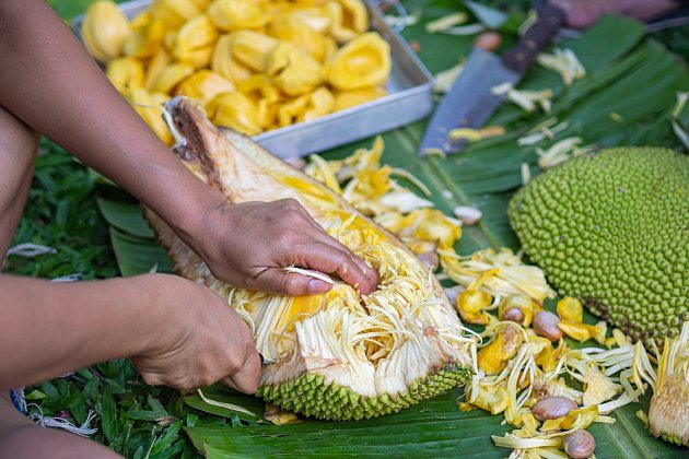 Jedlá část jackfruitu má sladkou chuť připomínající fíky a příjemně voní.