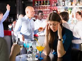 Horoskop: Která znamení by se měla vyhýbat alkoholu?