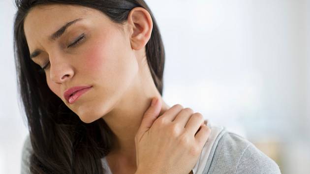 Od bolesti krční páteře vám může pomoci i tradiční čínské postupy masáže či akupresura.